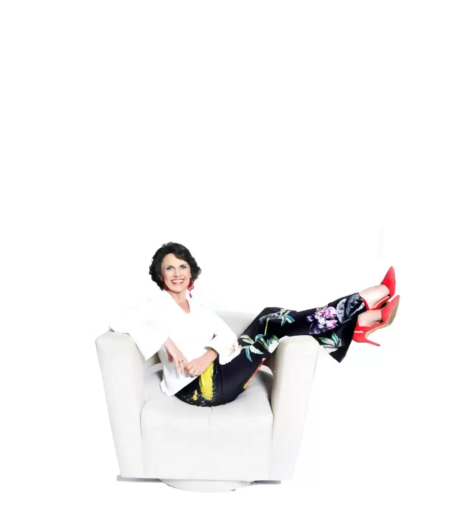 MarcellaScherer_Butterflypants_inchair_redshoes_2024_Small